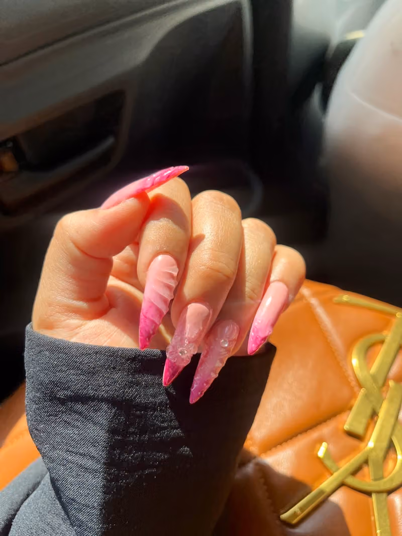 Pinky Promises Salon | صالون الوعود الوردية