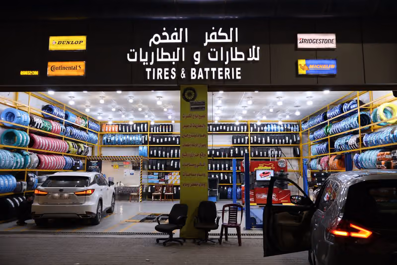 Pirelli _ بيريللي الكفر الفخم للإطارات والبطاريات