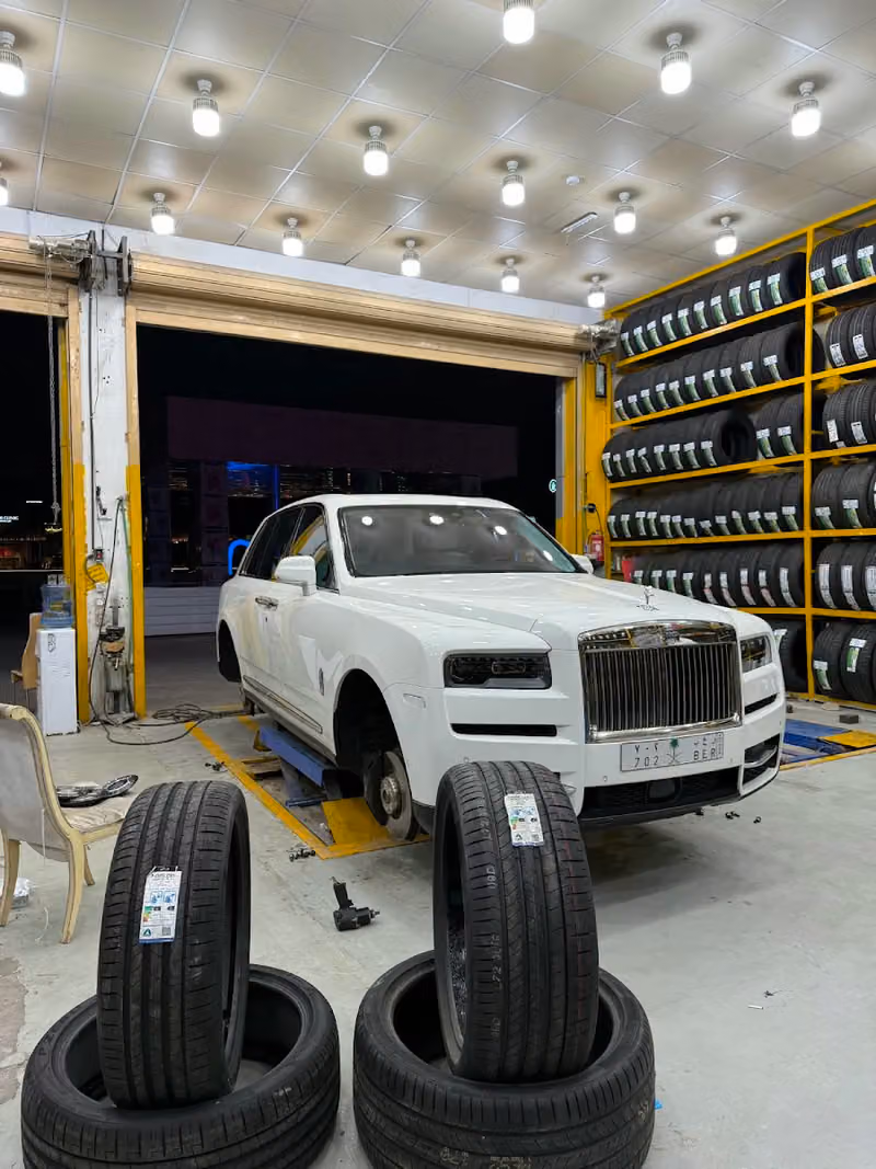 Pirelli _ بيريللي الكفر الفخم للإطارات والبطاريات