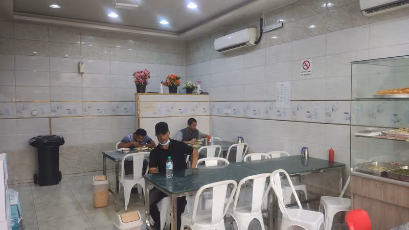 ভাই বন্ধু রেষ্টুরেন্ট, ইয়ারমুক