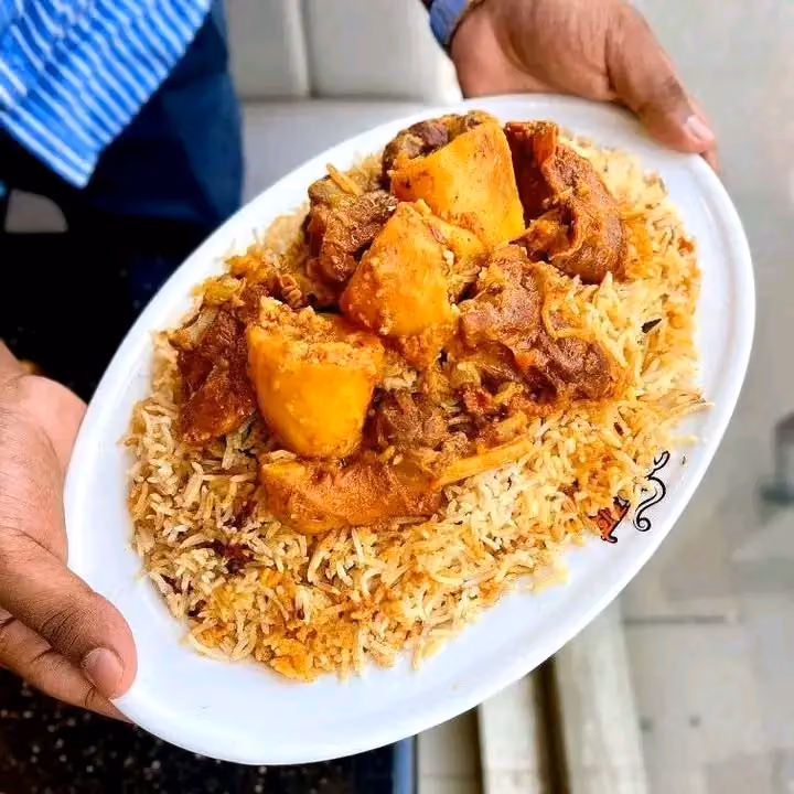 ভোঁজন বাড়ি রেস্টুরেন্ট