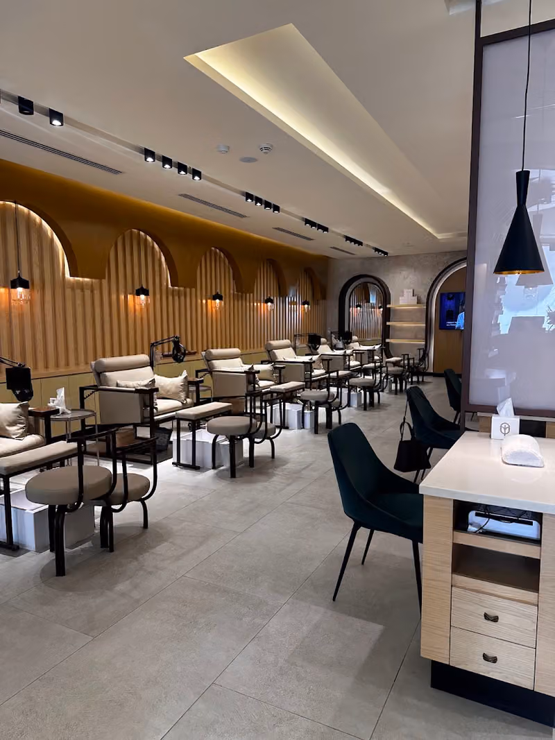 Plush Nail Boutique - Al Mutamarat