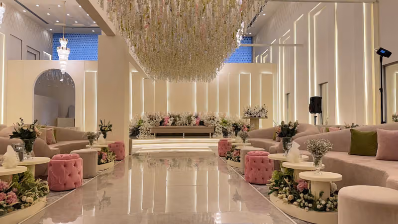 قاعة الرياض إن