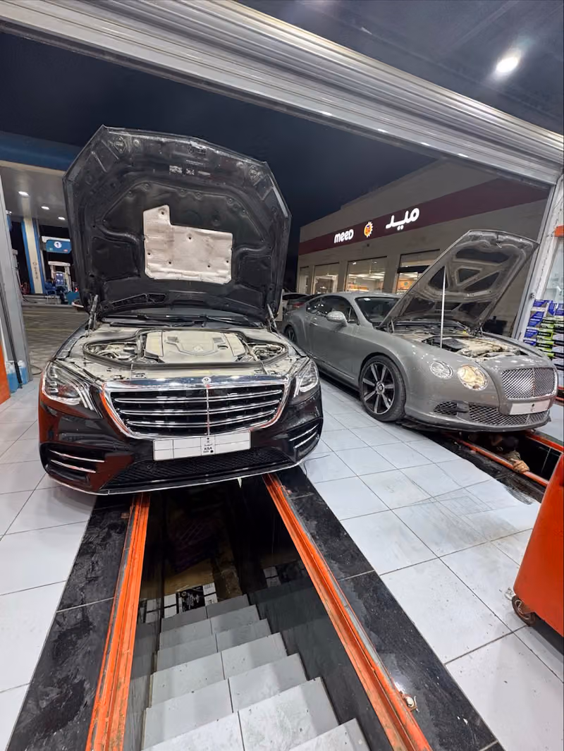 قطرة زيت لخدمات السيارات غيارزيت بنشر إطارات بطاريات Oil change Tires Batteries
