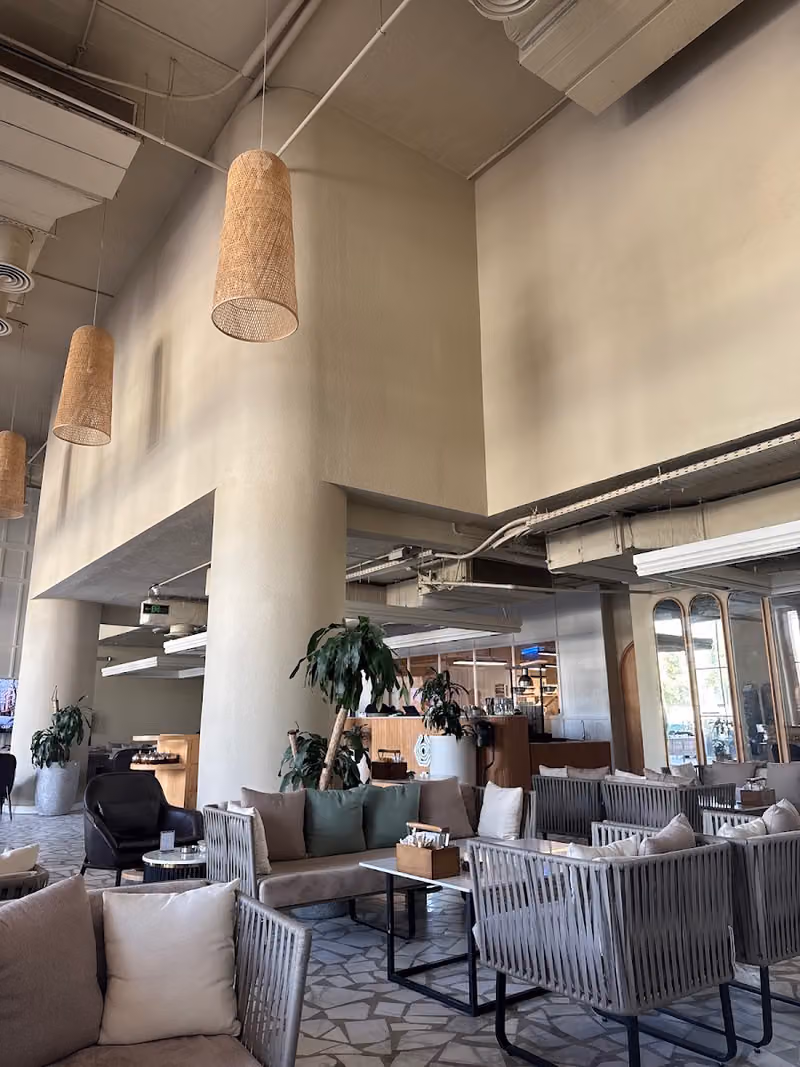RAS LOUNGE