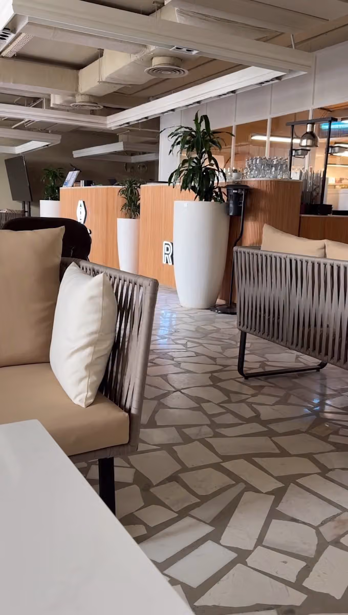 RAS LOUNGE