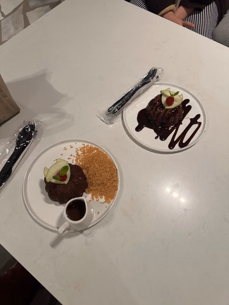 RAS LOUNGE