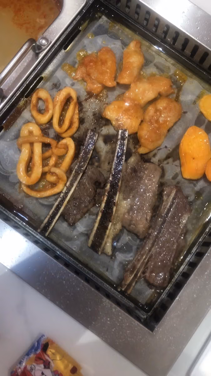 Red Lantern HotPot Bbq 海鲜烤肉自助餐厅
