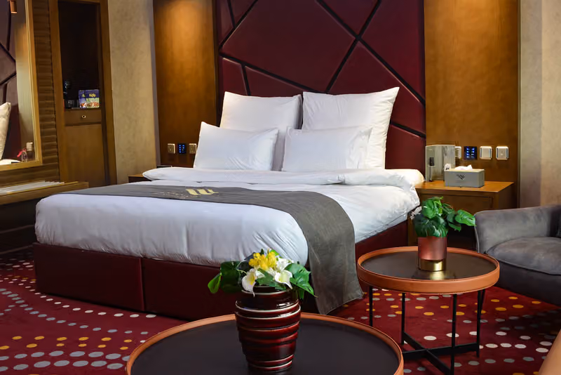 Redwaves Hotel