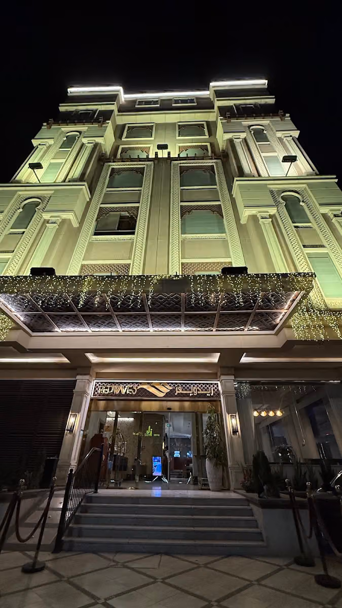 Redwaves Hotel