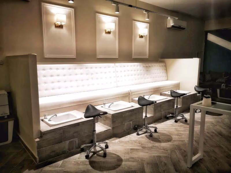 Roses Salon