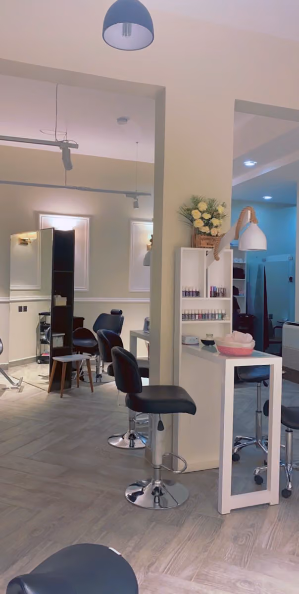 Roses Salon