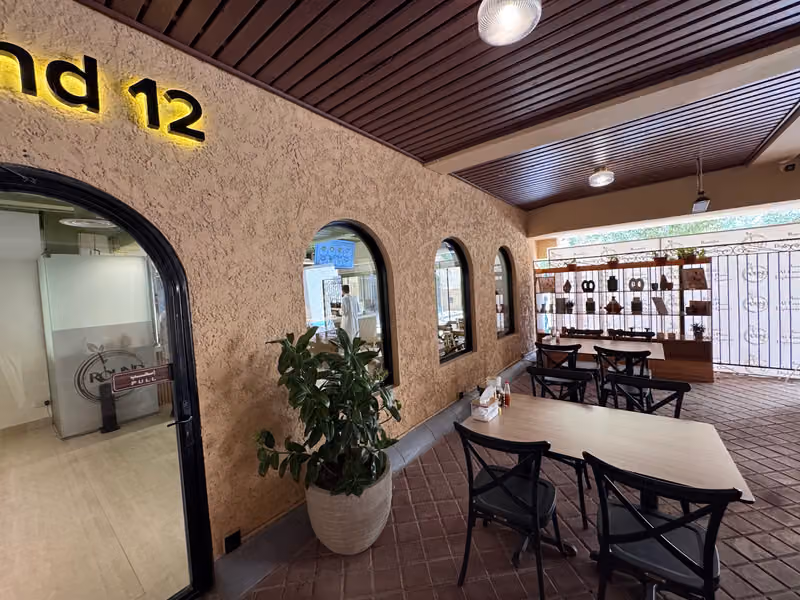 Round 12 Restaurant