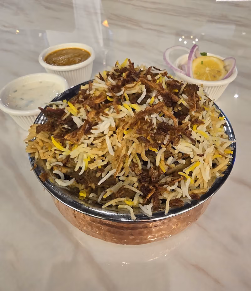 Saffron Tree Restaurant مطعم شجرة الزعفران