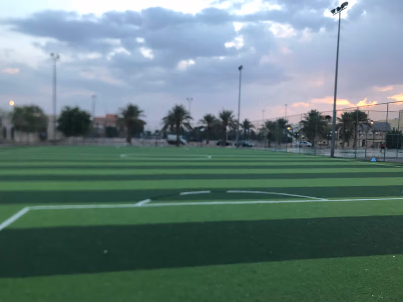 ساحة البلديه الاولى والثانية بحي عرقه