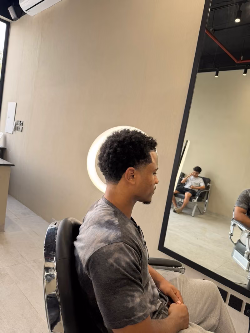 صالون 1894 للحلاقة الرجالية | BARBERSHOP 1894