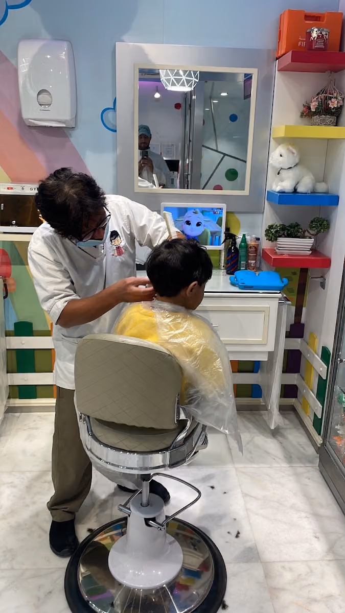 صالون عالم البراعم ، الحمراء مول - kids world salon , Hamraa Mall