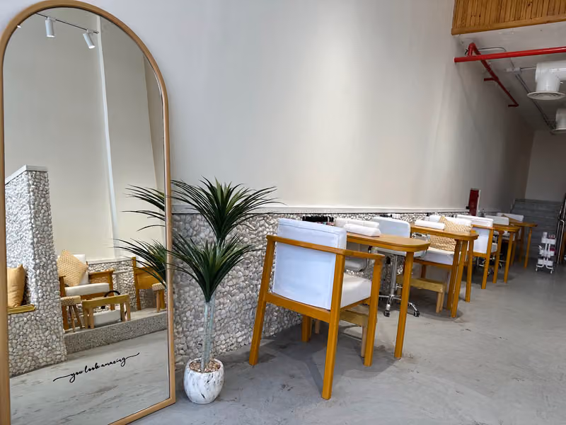 Al-Ishraqa nail care salon