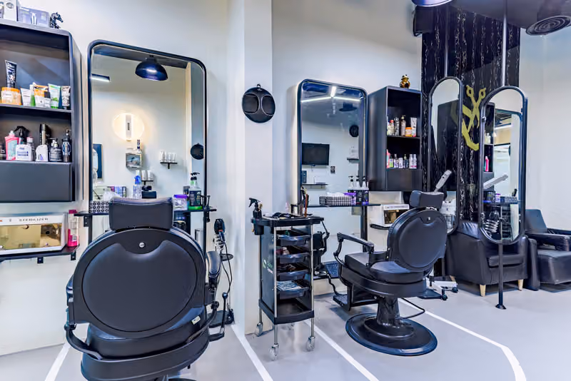 صالون الذئب الماسي للحلاقة The diamond wolf barber shop
