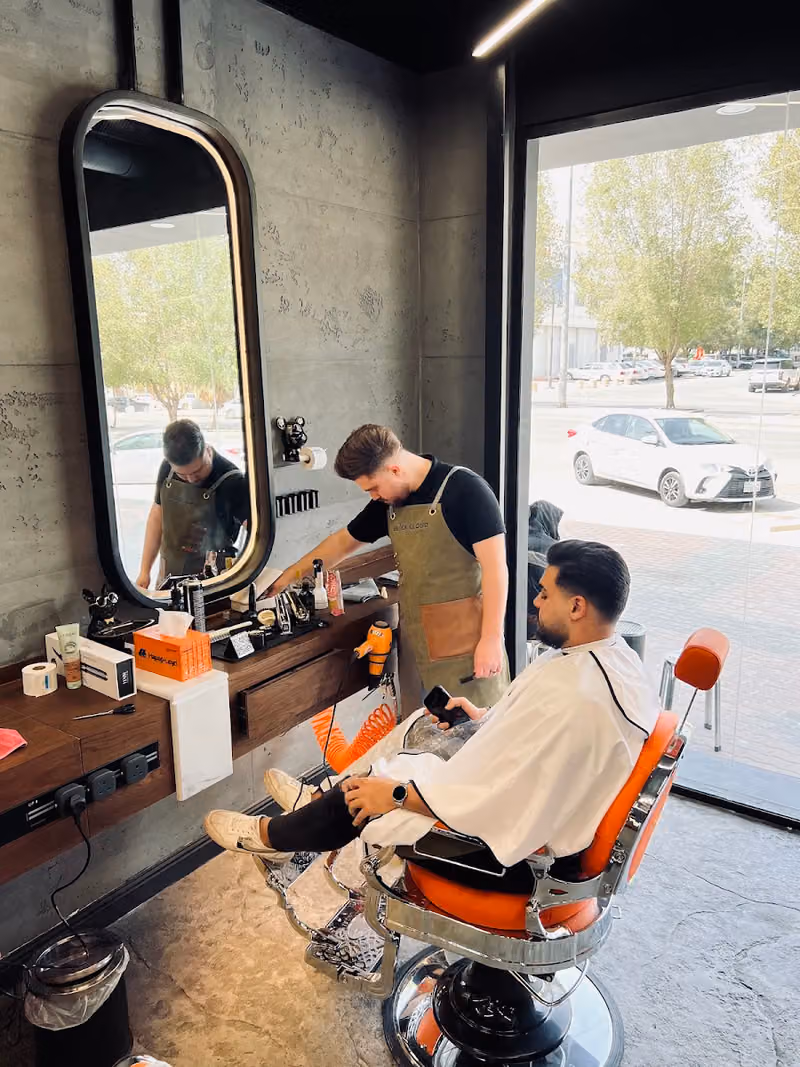 صالون الغيمة السوداء - Black Cloud Salon