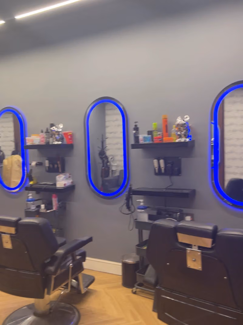 صالون المسار الازرق | Blue line salon