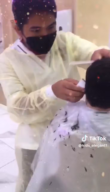 صالون اناقة البراعم - ذا روف Kids Elegant Saloon - The Roof