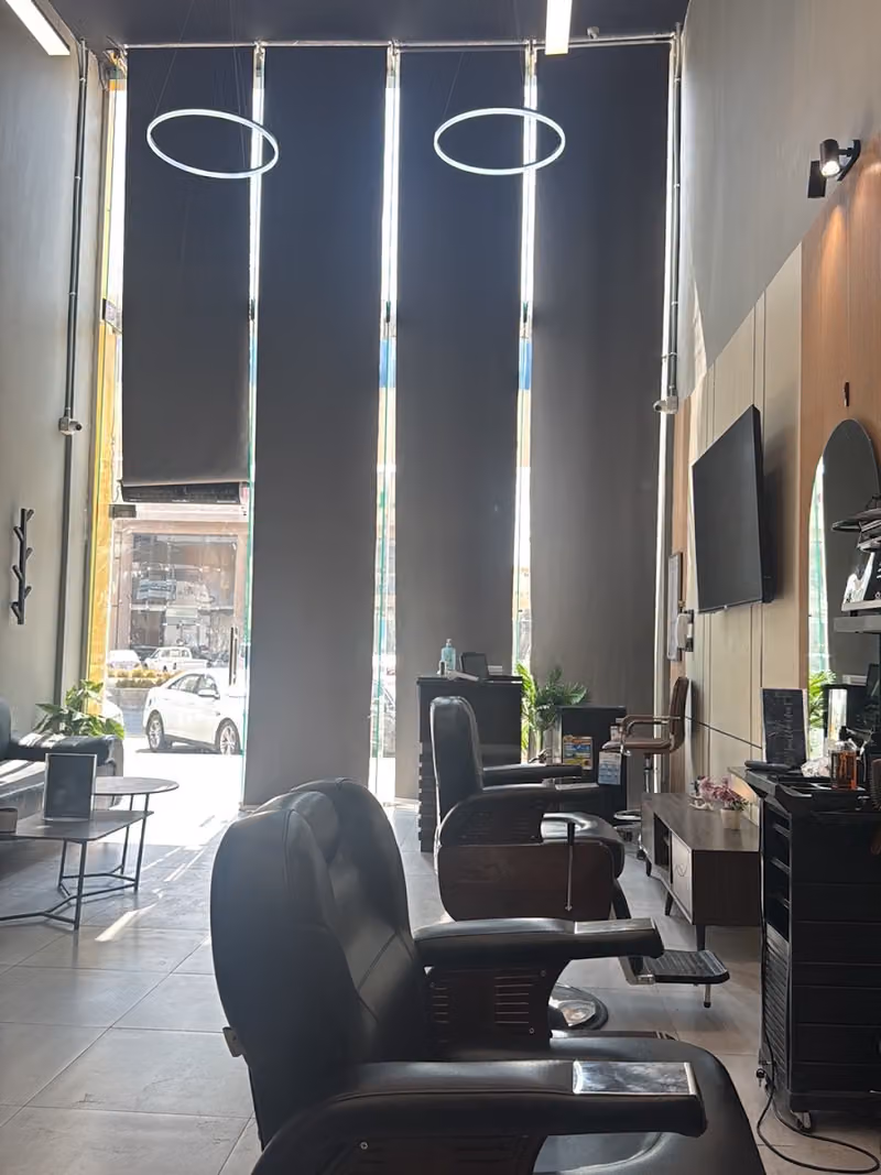 صالون مصممون الشعر للحلاقة-HAIR DESIGNERS