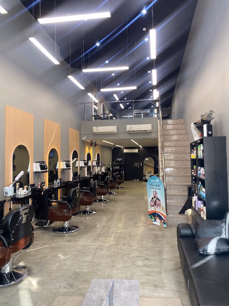 صالون مصممون الشعر للحلاقة-HAIR DESIGNERS