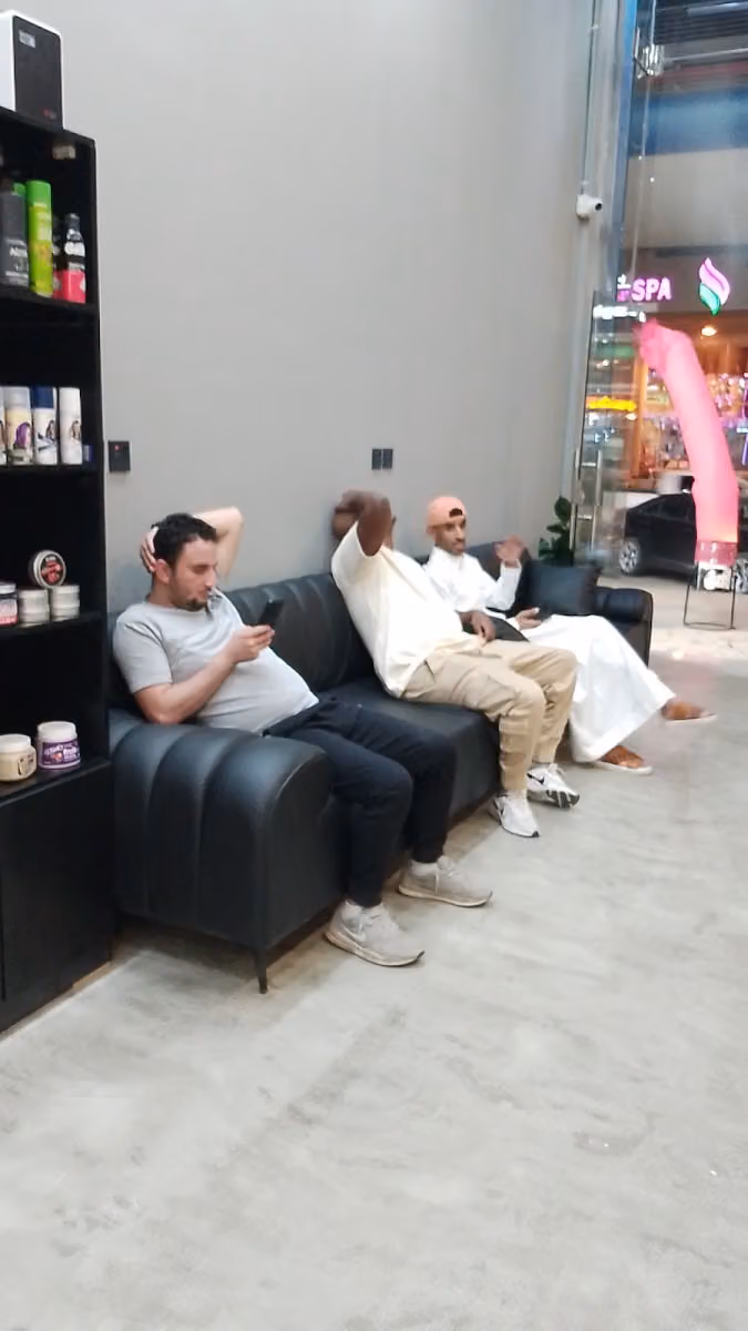 صالون مصممون الشعر للحلاقة-HAIR DESIGNERS