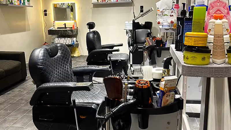 صالون مظهرك علينا ✂️
