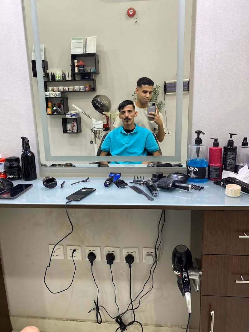 صالون رسم شنب للحلاقة الرجالية