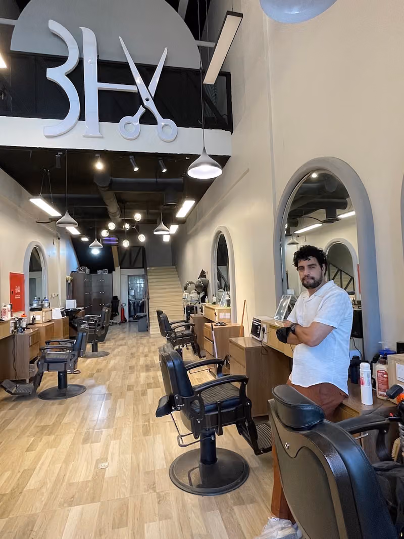 صالون ثري اتش ( 2 ) - Mens Barber Shop 3h