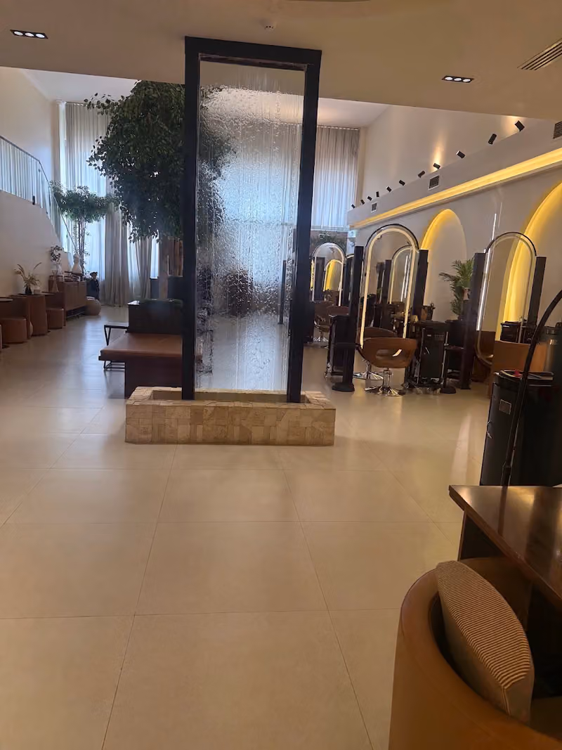 صالون ورود متناثره للتزين النسائي