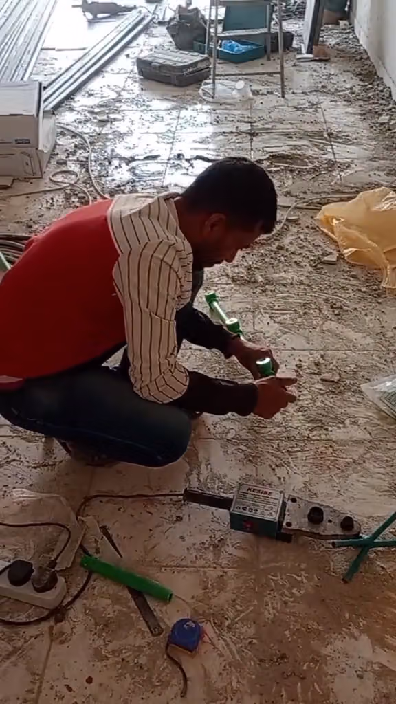 سباك و كهربائي