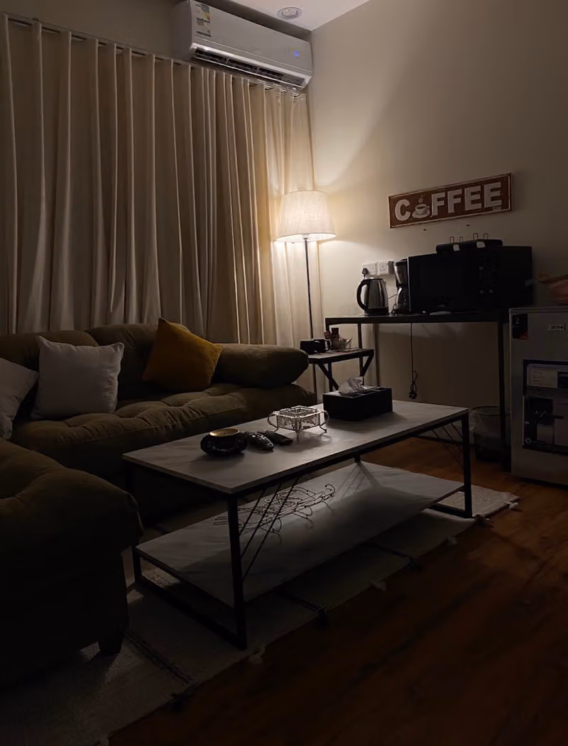 Self-entrance studio