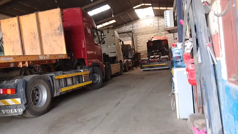 Semih Turky VOLVO ACTROS Mecanic & Electrical Workshop