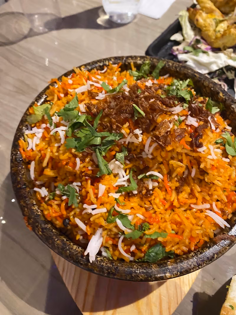 مطعم شاروخان العالمي