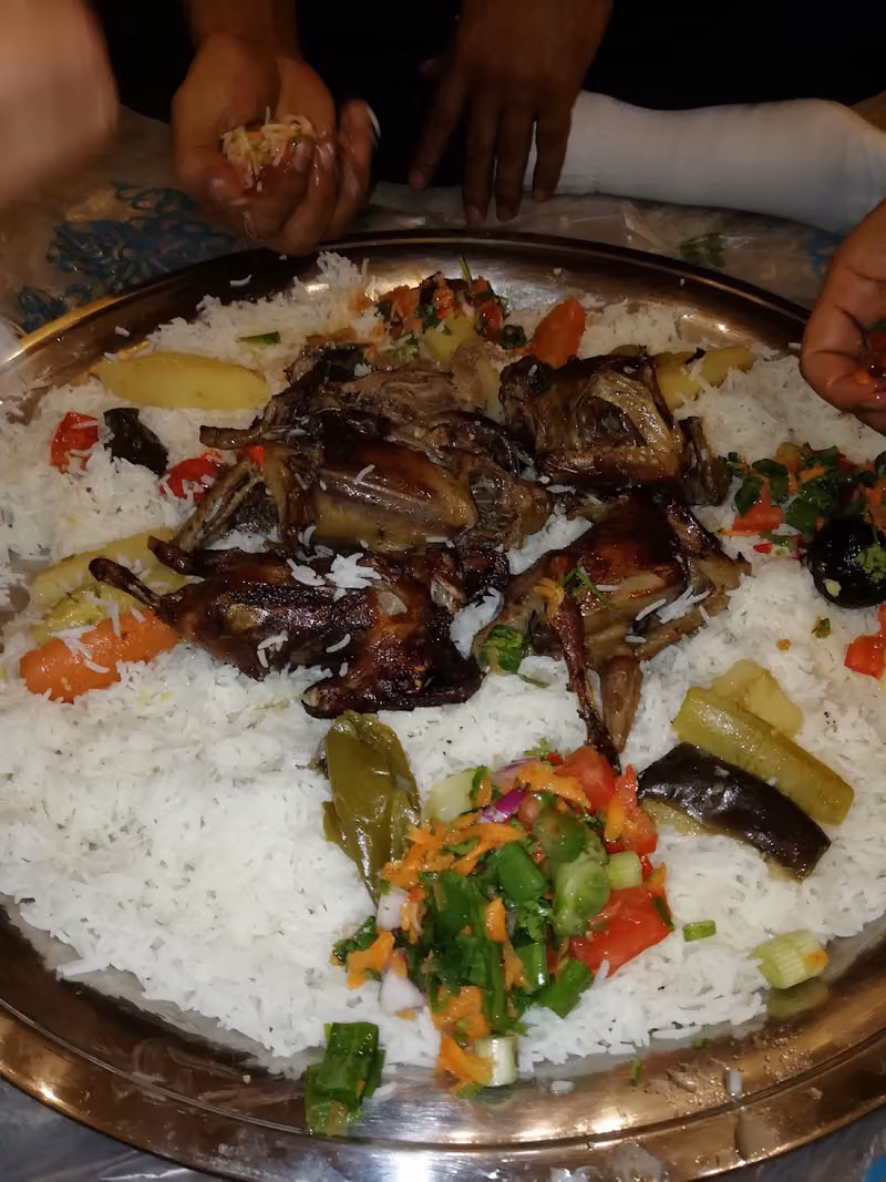 شاليهات وغرف عزاب الباسل