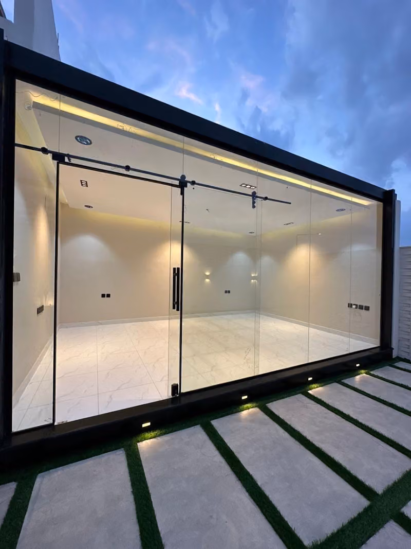 Shamri glass