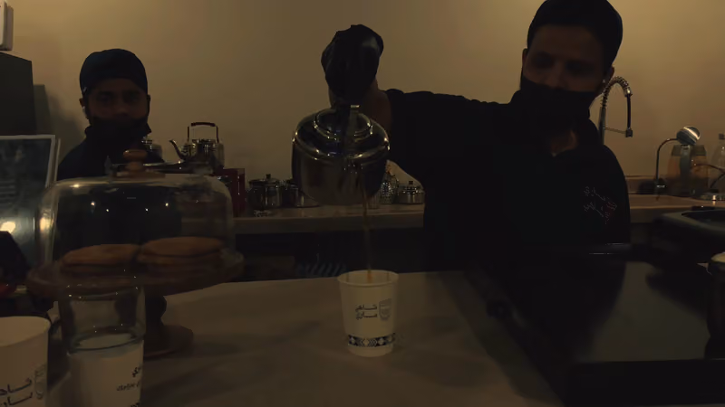 شاي استكانة ساري