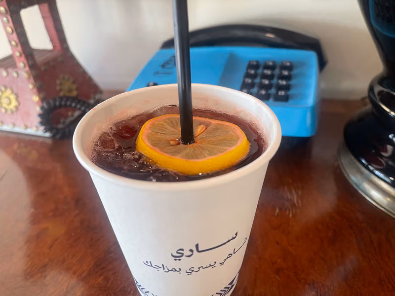 شاي استكانة ساري