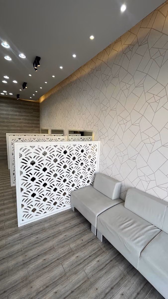 Shining Pearl Barbershop - اللؤلؤة المشعة للحلاقة