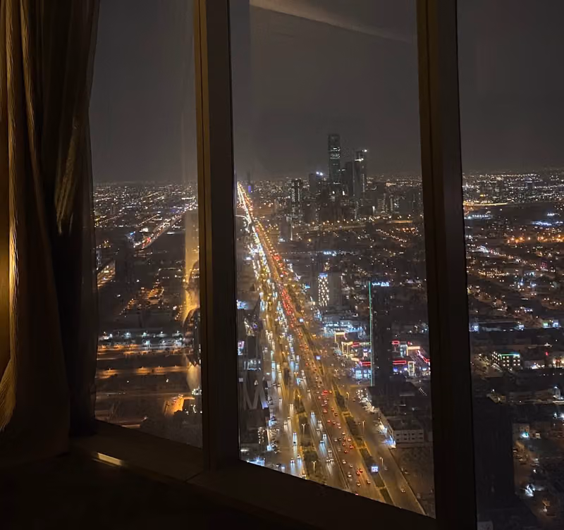 شقة فاخرة بدخول ذاتي في برج رافال