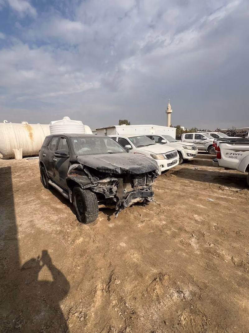 شراء سيارات مصدومة.