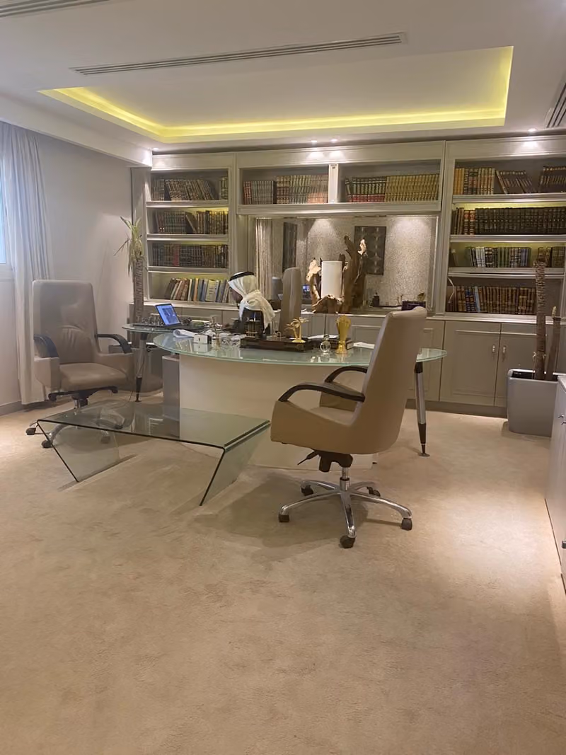 شركة الشيخ راشد بن قعود محامون و مستشارون قانونيون