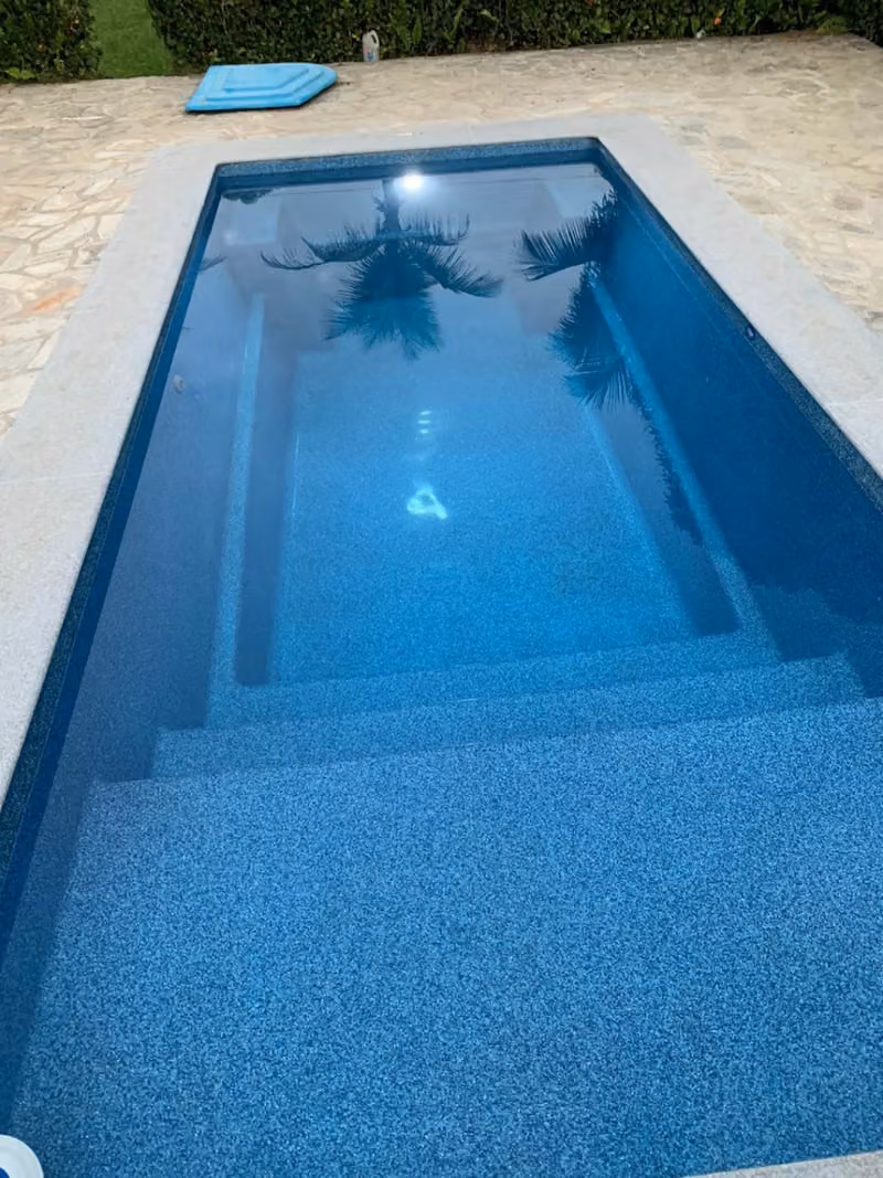عنان الرياض لبرك السباحة