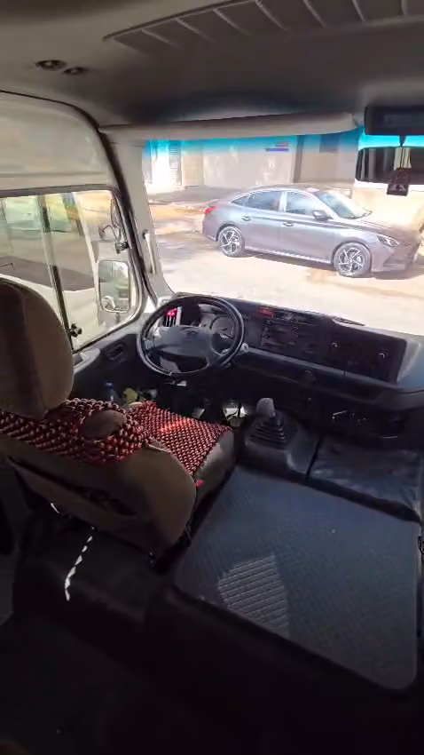 شركة حمزة للنقل التنفيذي Hamza Executive Transport Company