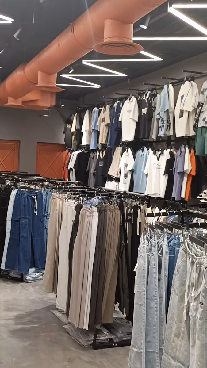 شركة لبس مختلف