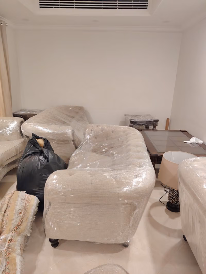 شركة مثلث العالمية نقل عفش وتخزين اثاث الرياض