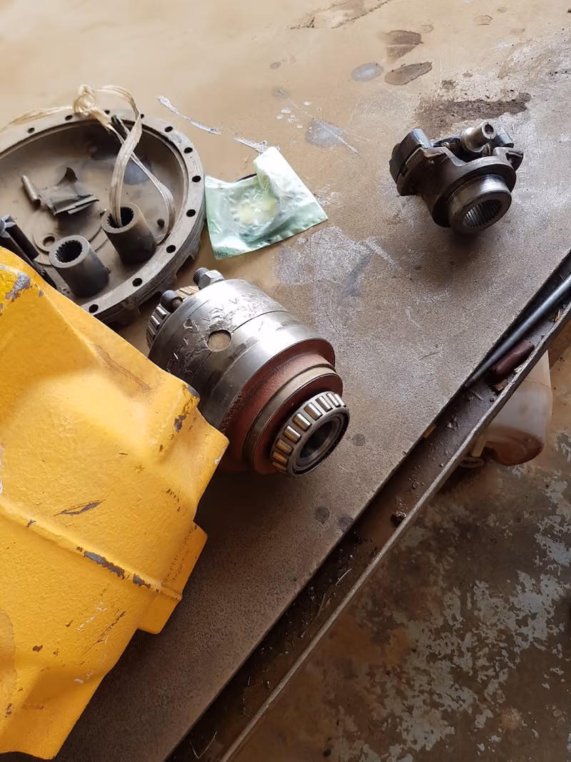 شركة صالح وعبدالعزيز أباحسين المحدودة Hyundai Machines